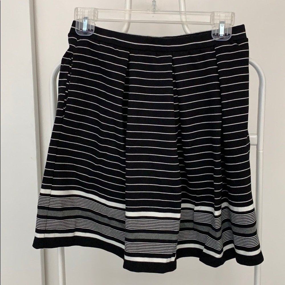 Max Studio Skirt with pockets! NWT.